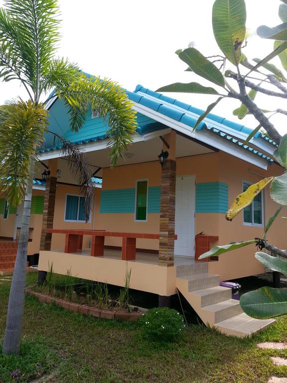 Sangtong Beach Resort Laem Sing Exterior foto
