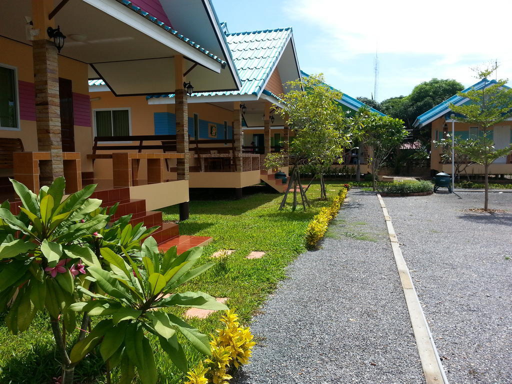 Sangtong Beach Resort Laem Sing Exterior foto