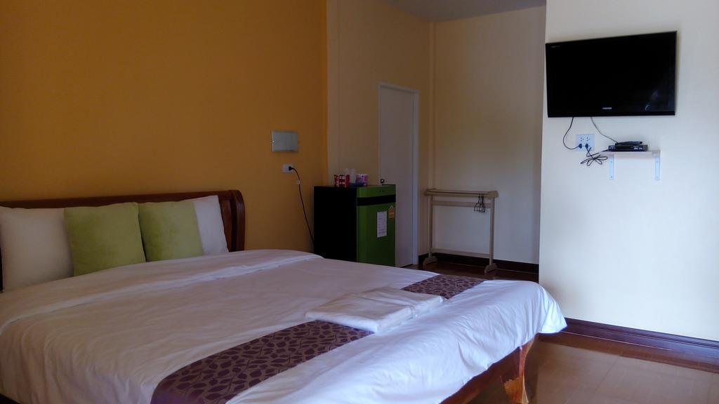 Sangtong Beach Resort Laem Sing Exterior foto