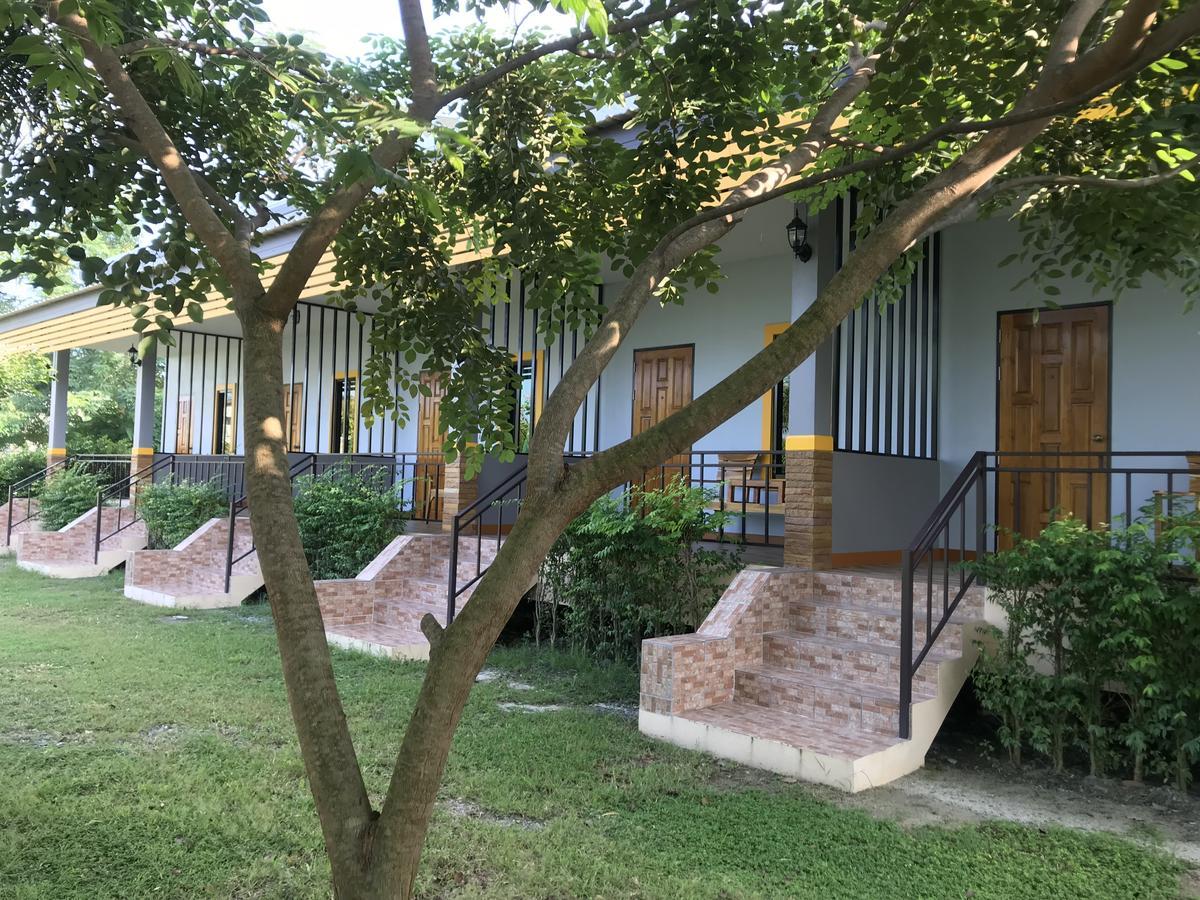 Sangtong Beach Resort Laem Sing Exterior foto