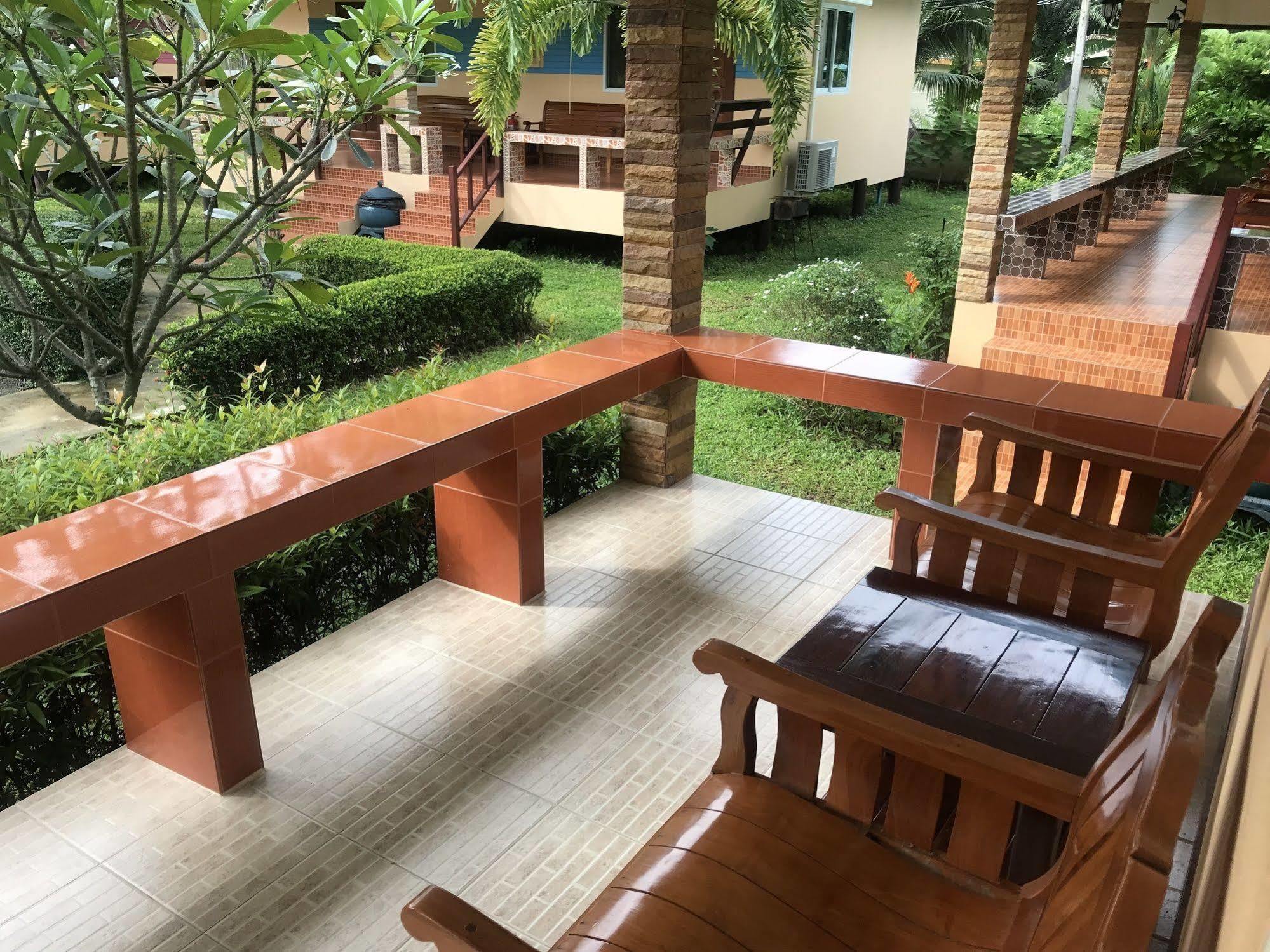 Sangtong Beach Resort Laem Sing Exterior foto